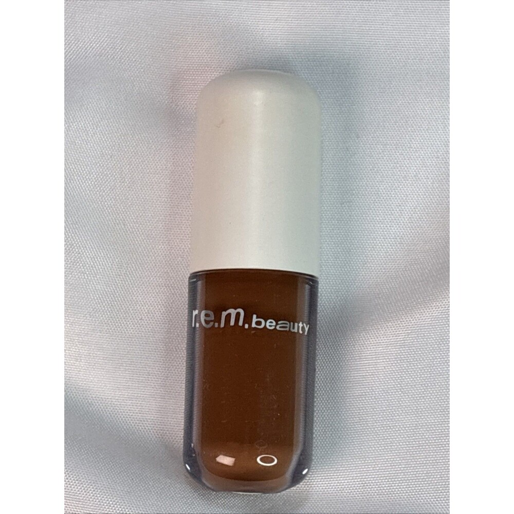 R.E.M. BEAUTY Liquid Eyeshadow Shade Ily